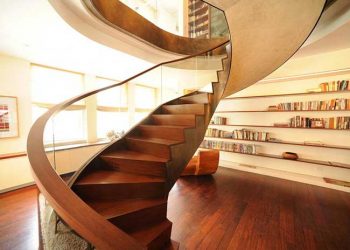 Nên xây cầu thang ngược hay xuôi chiều kim đồng hồ