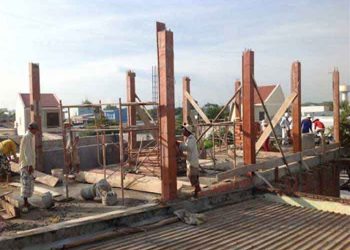 Thi công ghép cốp pha ván khuôn cột nhà dân