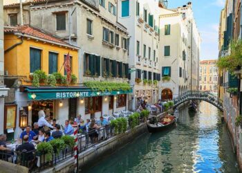 KHÔNG GIAN CHÂU ÂU GIỮA MIỀN NHIỆT ĐỚI BIZHOUSE CANAL DISTRICT