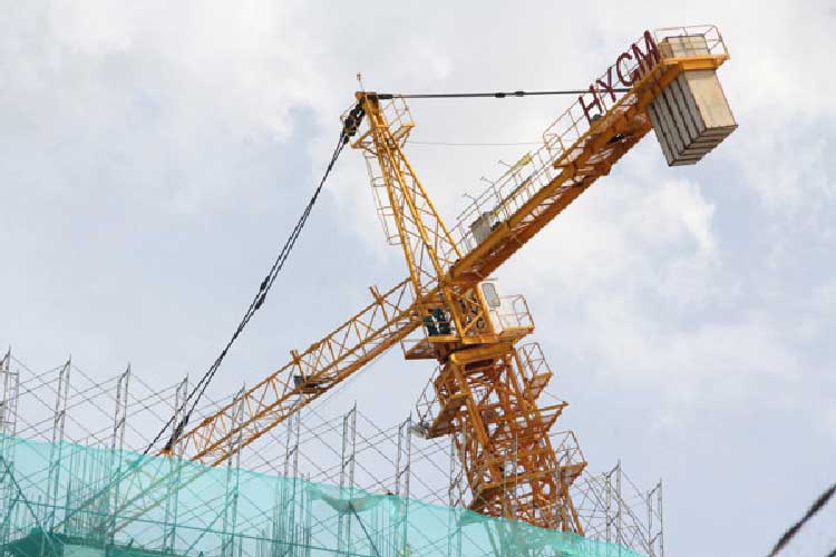 Tháo dỡ cẩu tháp phải đảm bảo nghiêm ngặt các yếu tố an toàn lao động cho nhân công